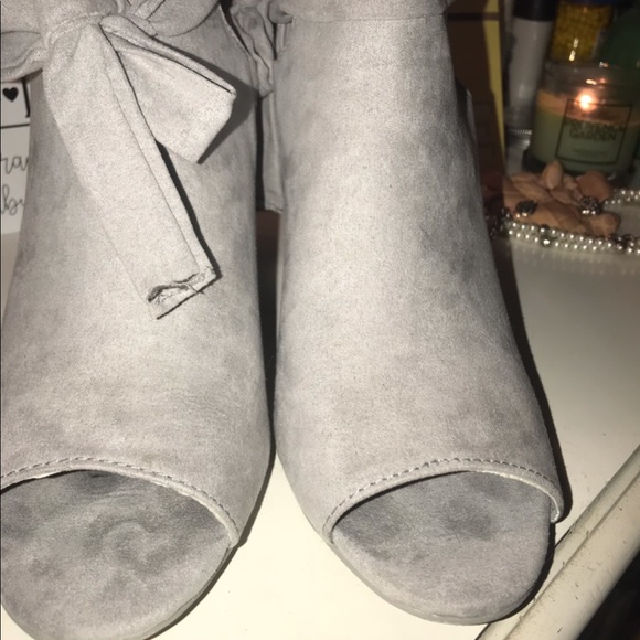 Gray Boots (only worn once) - Picture 5 of 8